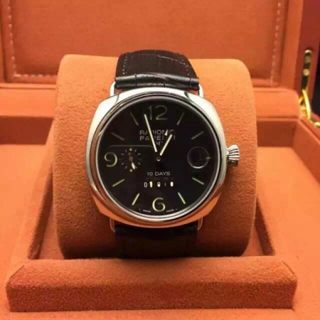 沛纳海（Panerai）九点小秒盘设计自动上链条机械手表